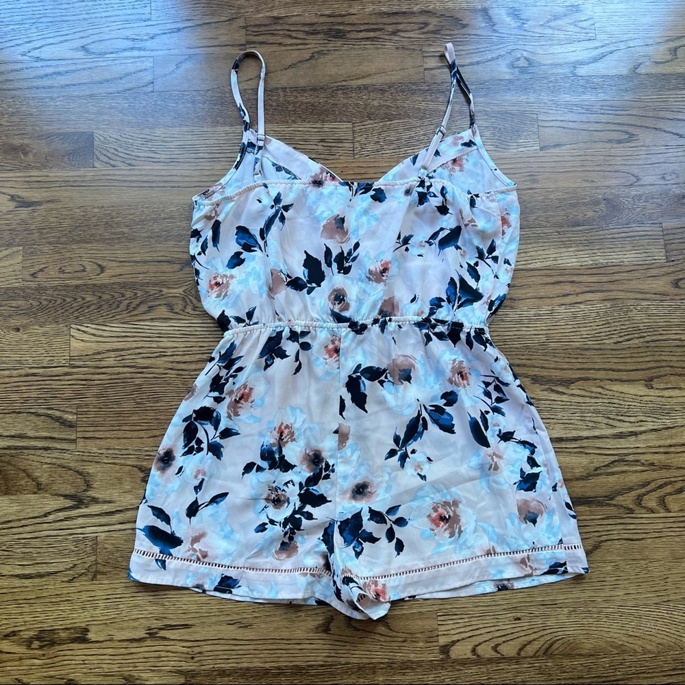 Gypsies & Moondust floral romper - Picture 9 of 11